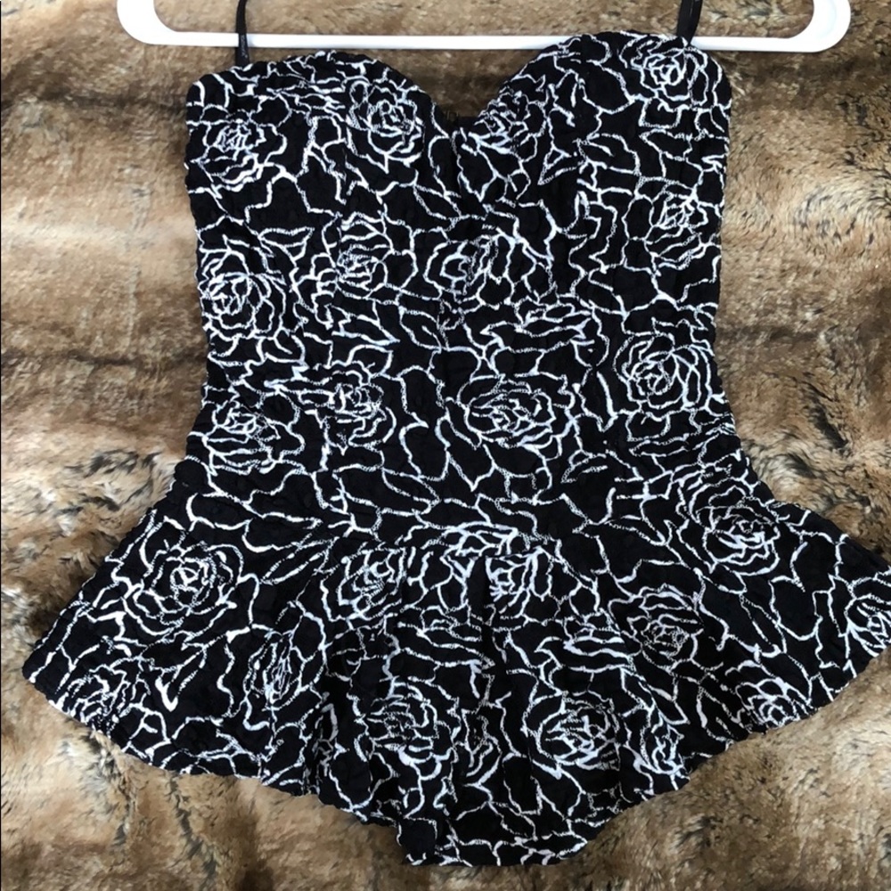 NWTStrapless black and white floral print zip back